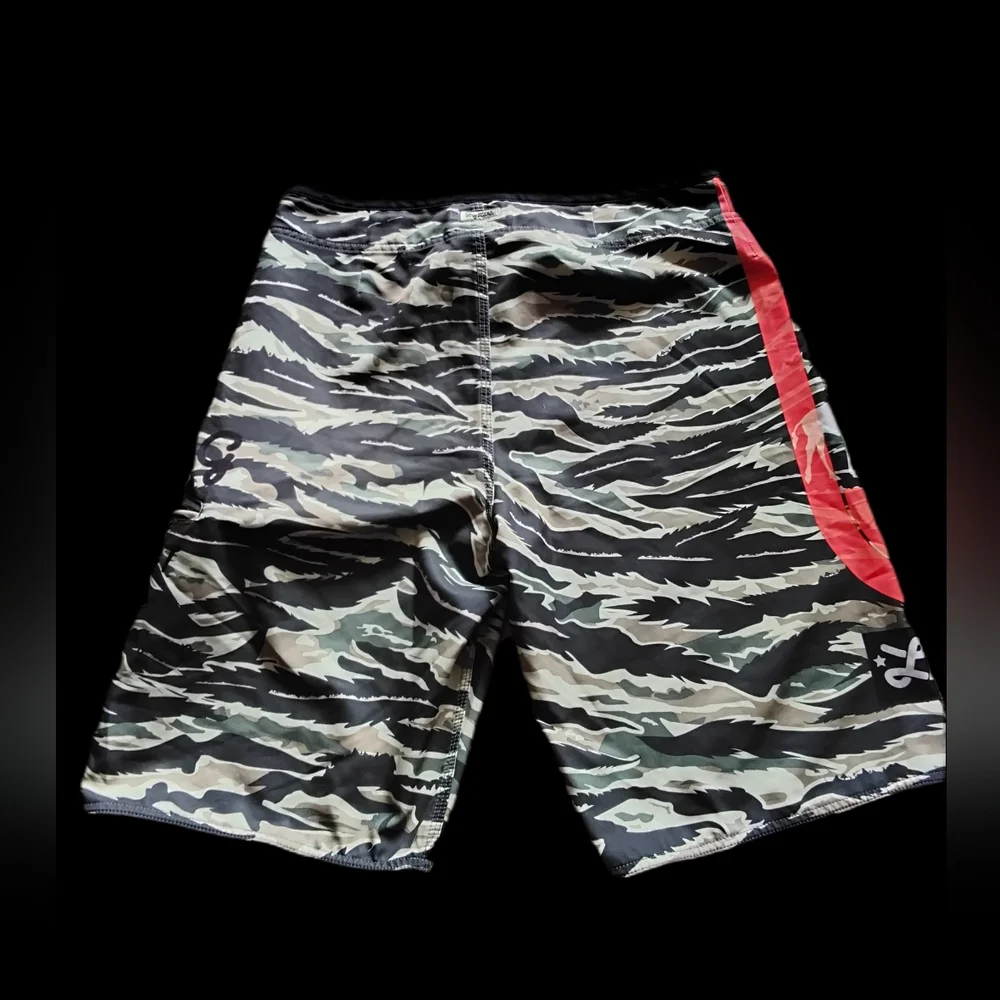 LRG Core Jungle Board Shorts Black Tiger Camo‎ Print Men's Swim Trunks Size 32